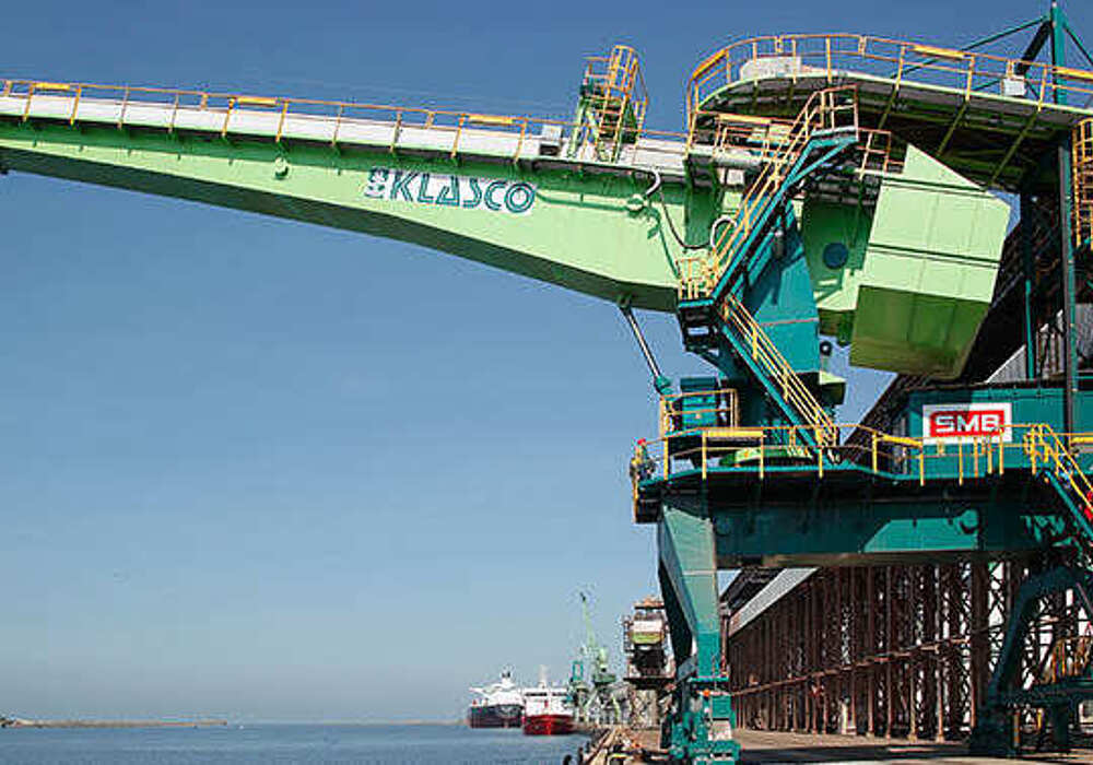 Schiffsbelader am Hafen von Danzig