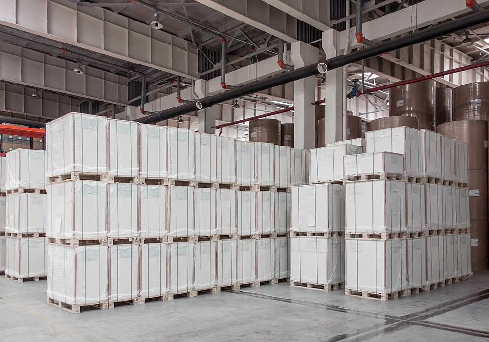 Papierlagerung auf Paletten